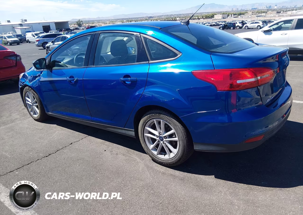 2018 Ford Focus Se VIN:1FADP3FEXJL261126 - 3