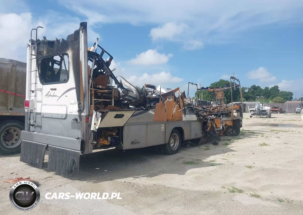 1999 Ford F550 Super Duty Stripped Chass VIN:3FCNF53S9XJA07813 - 4