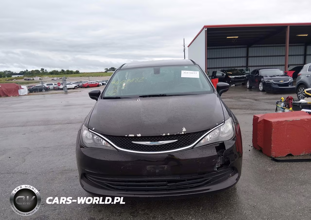 2017 Chrysler Pacifica Touring VIN:2C4RC1DGXHR676002 - 12