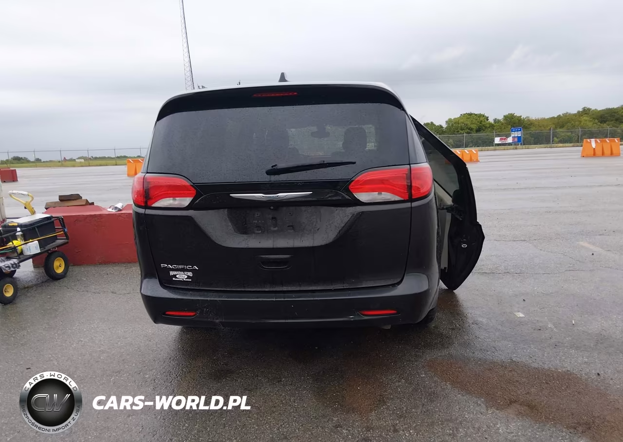 2017 Chrysler Pacifica Touring VIN:2C4RC1DGXHR676002 - 16