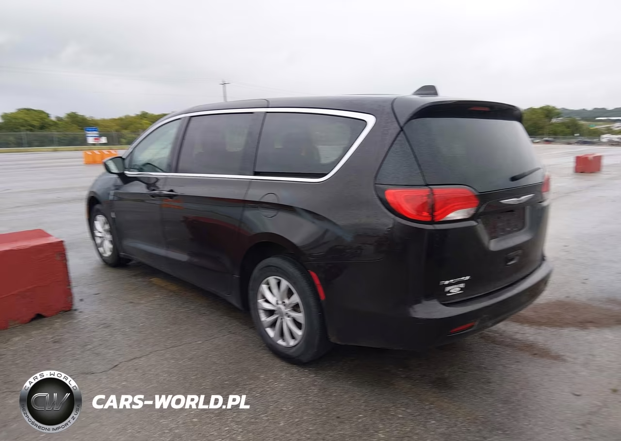 2017 Chrysler Pacifica Touring VIN:2C4RC1DGXHR676002 - 3