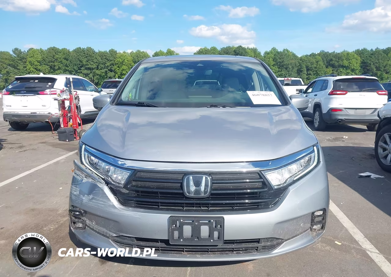 2021 Honda Odyssey Touring VIN:5FNRL6H87MB000256 - 13