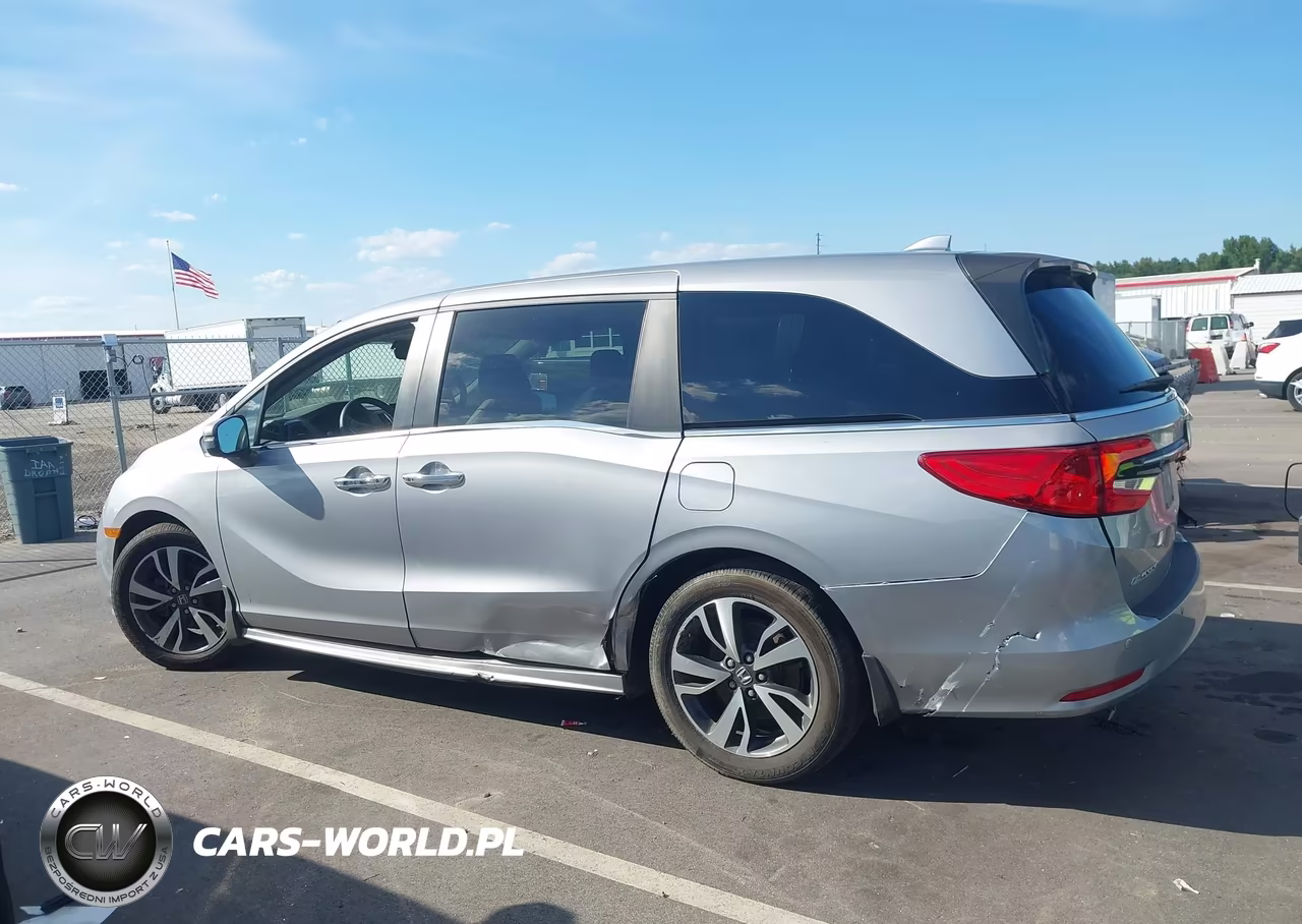 2021 Honda Odyssey Touring VIN:5FNRL6H87MB000256 - 15