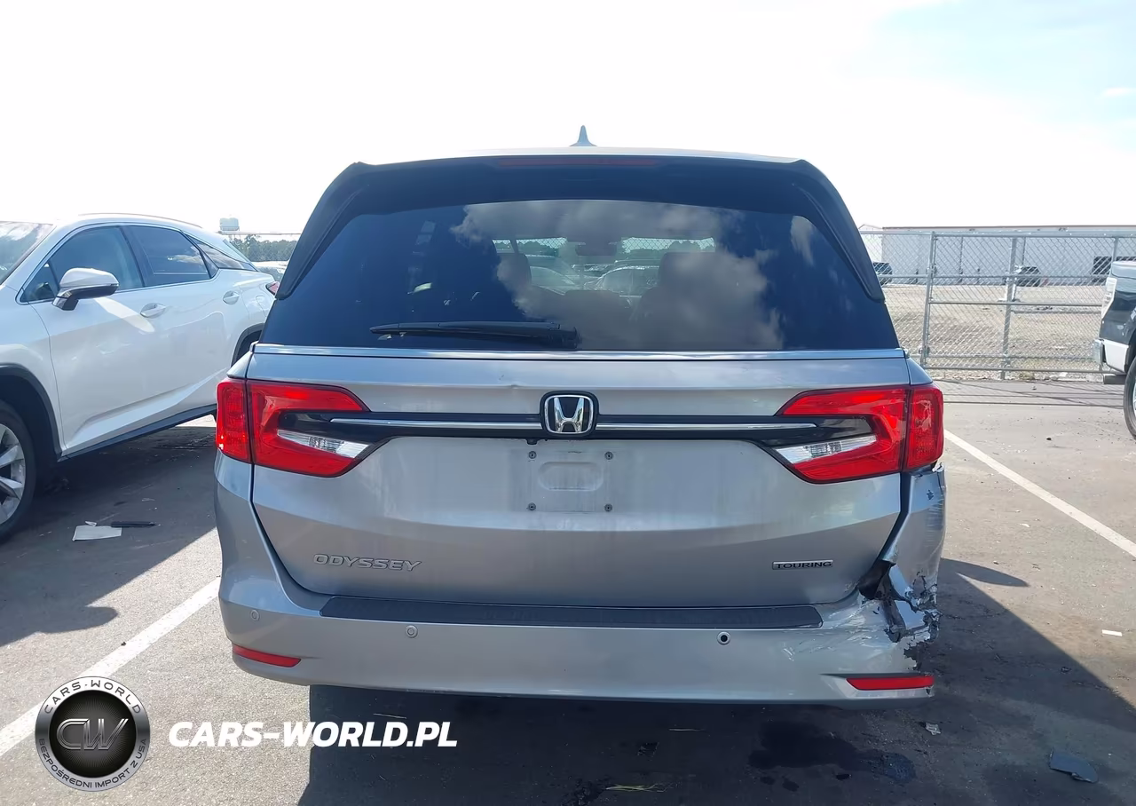 2021 Honda Odyssey Touring VIN:5FNRL6H87MB000256 - 17