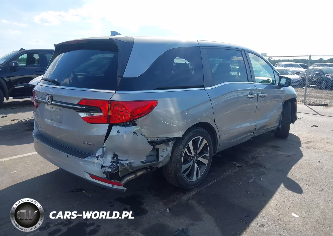 2021 Honda Odyssey Touring VIN:5FNRL6H87MB000256 - 4