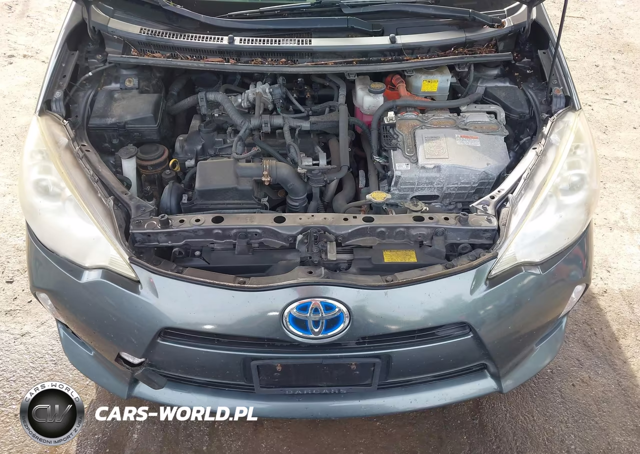 2013 Toyota Prius C Two VIN:JTDKDTB37D1542136 - 10