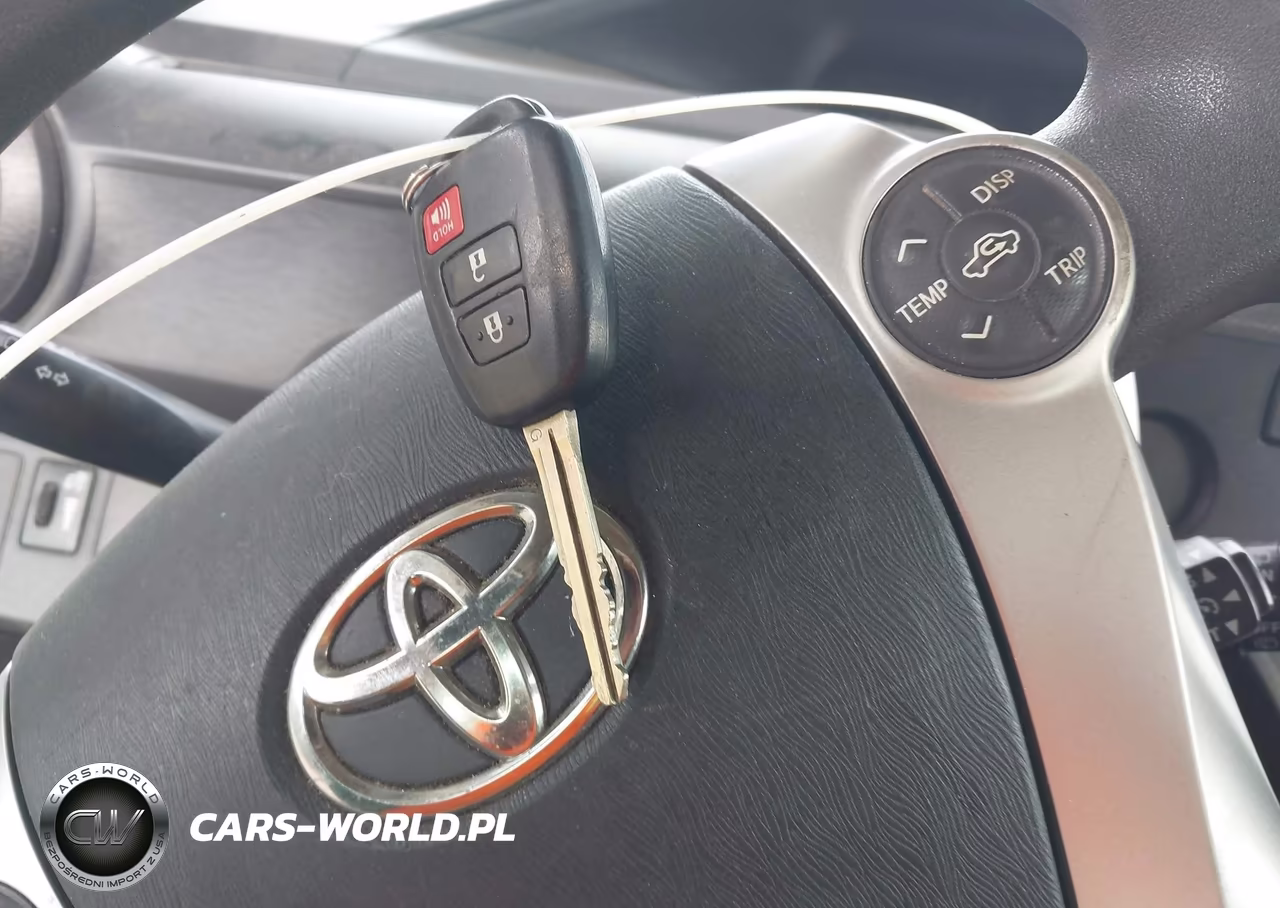 2013 Toyota Prius C Two VIN:JTDKDTB37D1542136 - 11