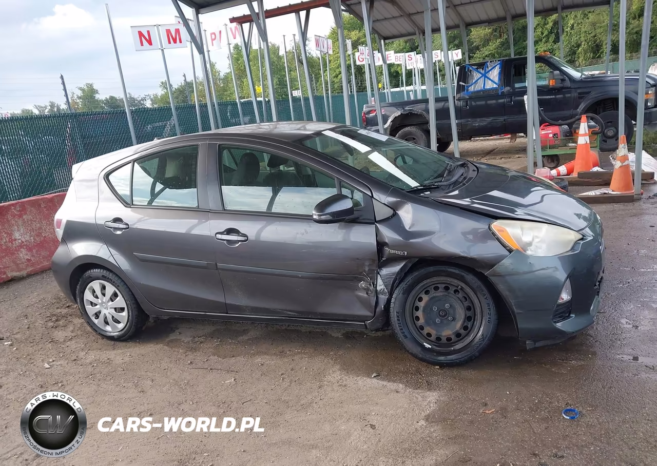 2013 Toyota Prius C Two VIN:JTDKDTB37D1542136 - 13