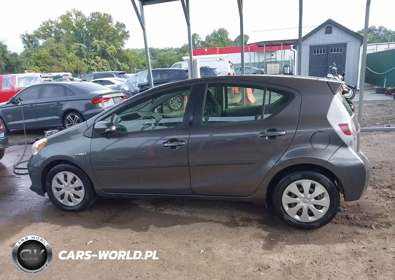 2013 Toyota Prius C Two VIN:JTDKDTB37D1542136 - 14