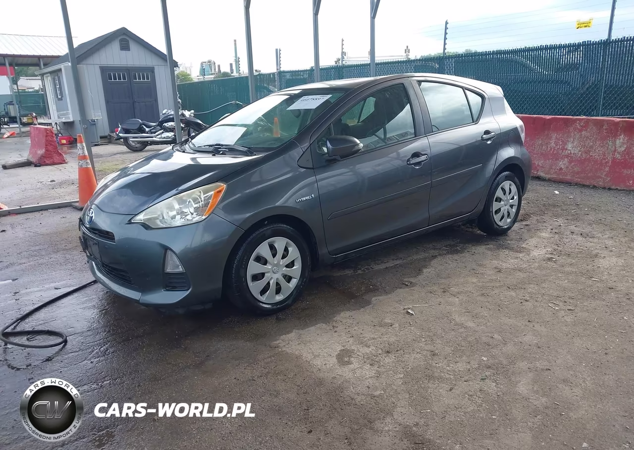 2013 Toyota Prius C Two VIN:JTDKDTB37D1542136 - 2