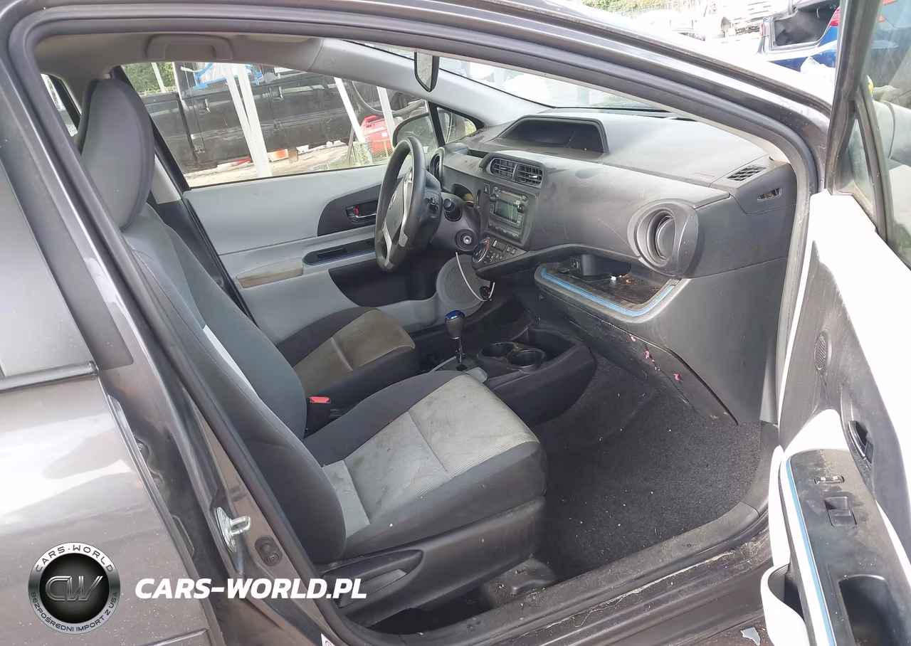2013 Toyota Prius C Two VIN:JTDKDTB37D1542136 - 5