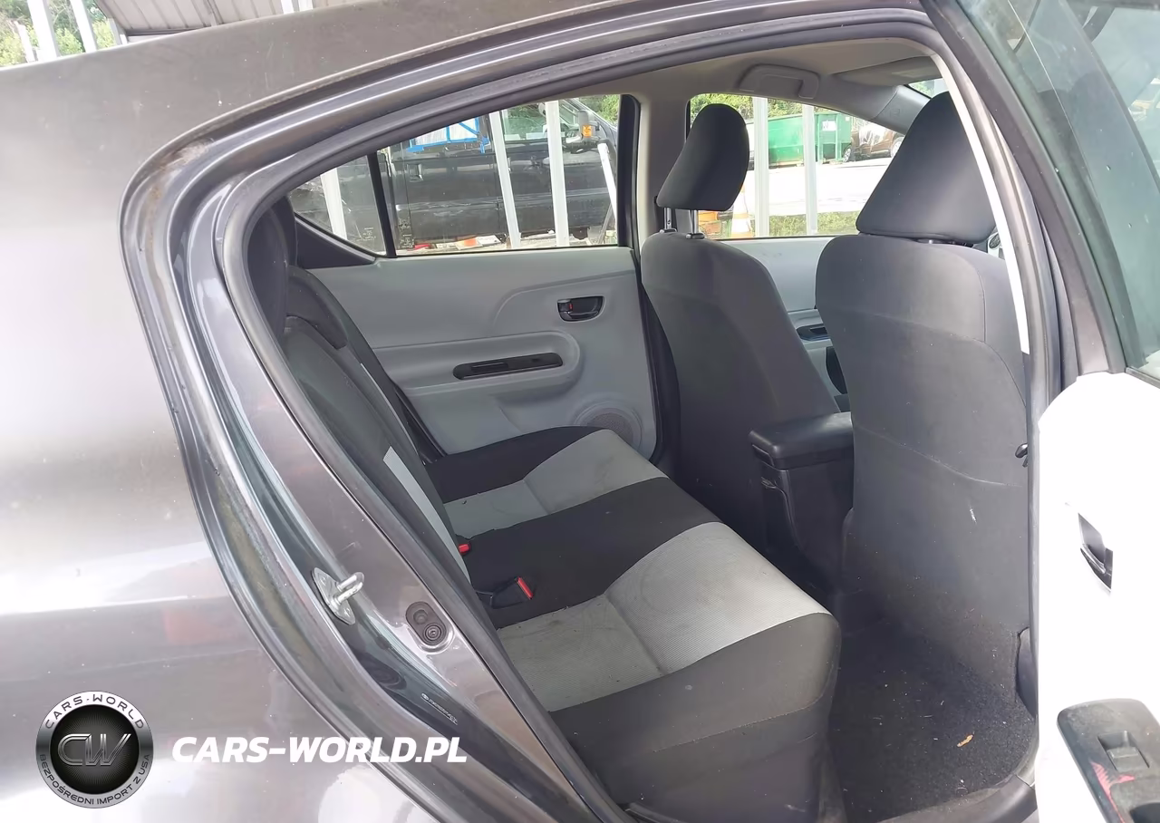 2013 Toyota Prius C Two VIN:JTDKDTB37D1542136 - 8