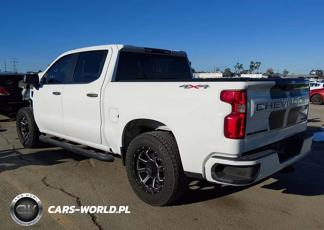 2021 Chevrolet Silverado 1500 4Wd Short Bed Custom VIN:1GCPYBEK0MZ261093 - 3