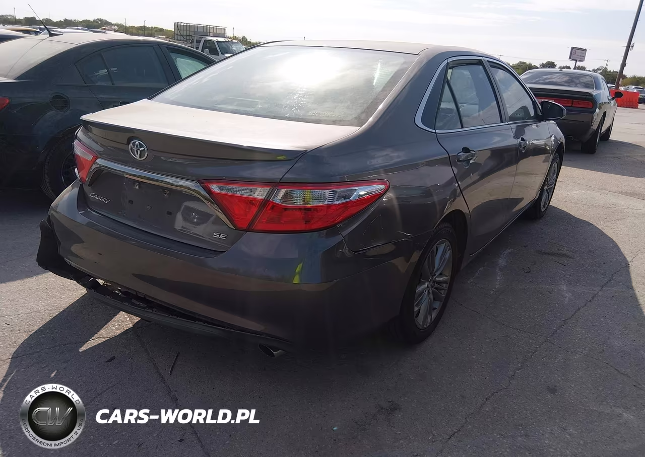 2015 Toyota Camry Se VIN:4T1BF1FK3FU065220 - 4