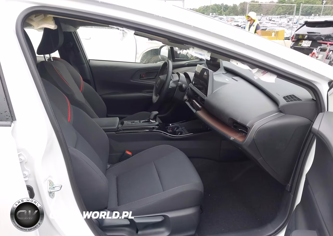 2026 Toyota Prius Plug-In Hybrid Se VIN:JTDACACU1T3069508 - 5