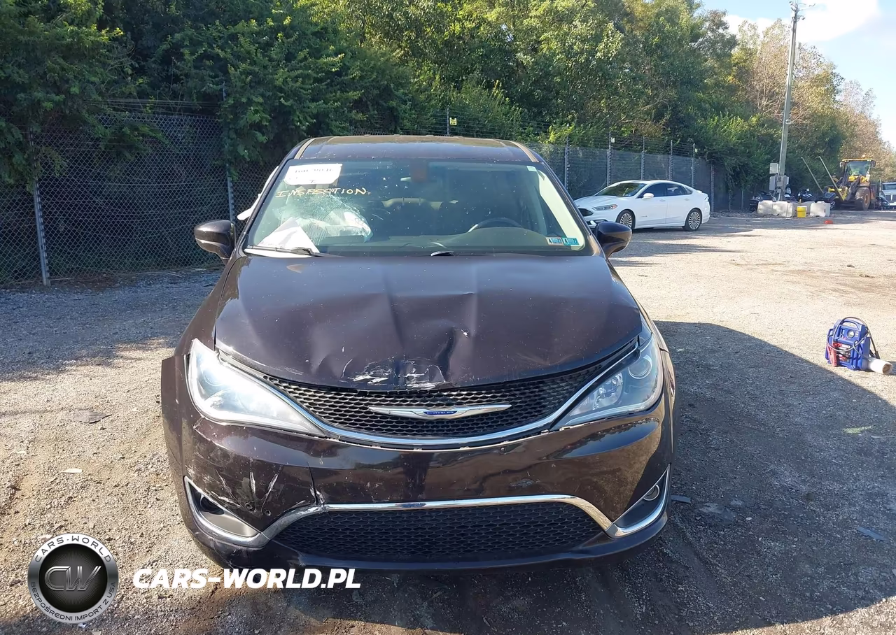 2019 Chrysler Pacifica Touring Plus VIN:2C4RC1FG8KR531948 - 13