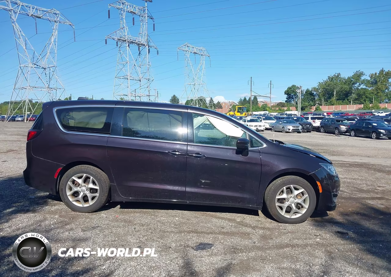 2019 Chrysler Pacifica Touring Plus VIN:2C4RC1FG8KR531948 - 14