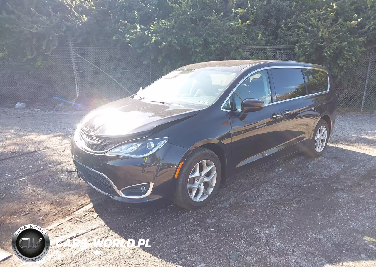 2019 Chrysler Pacifica Touring Plus VIN:2C4RC1FG8KR531948 - 2