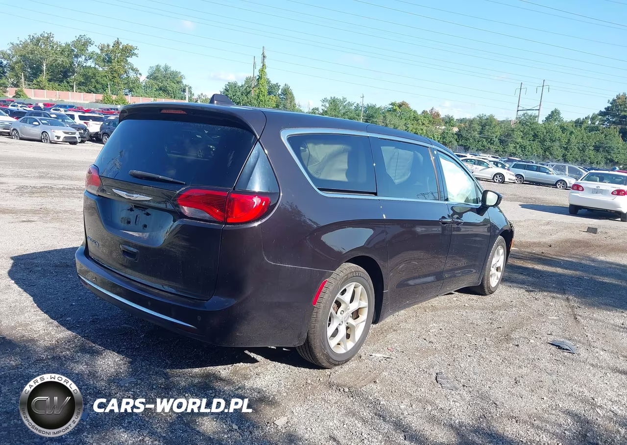2019 Chrysler Pacifica Touring Plus VIN:2C4RC1FG8KR531948 - 4