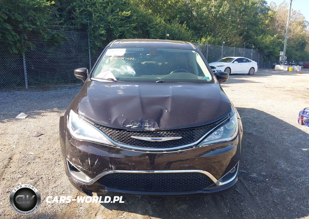 2019 Chrysler Pacifica Touring Plus VIN:2C4RC1FG8KR531948 - 6