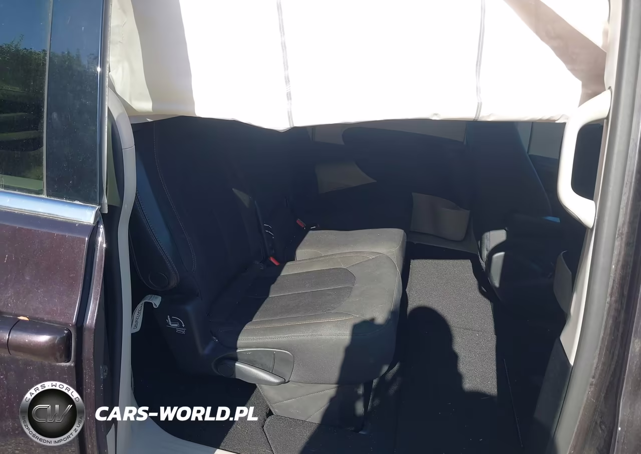 2019 Chrysler Pacifica Touring Plus VIN:2C4RC1FG8KR531948 - 8