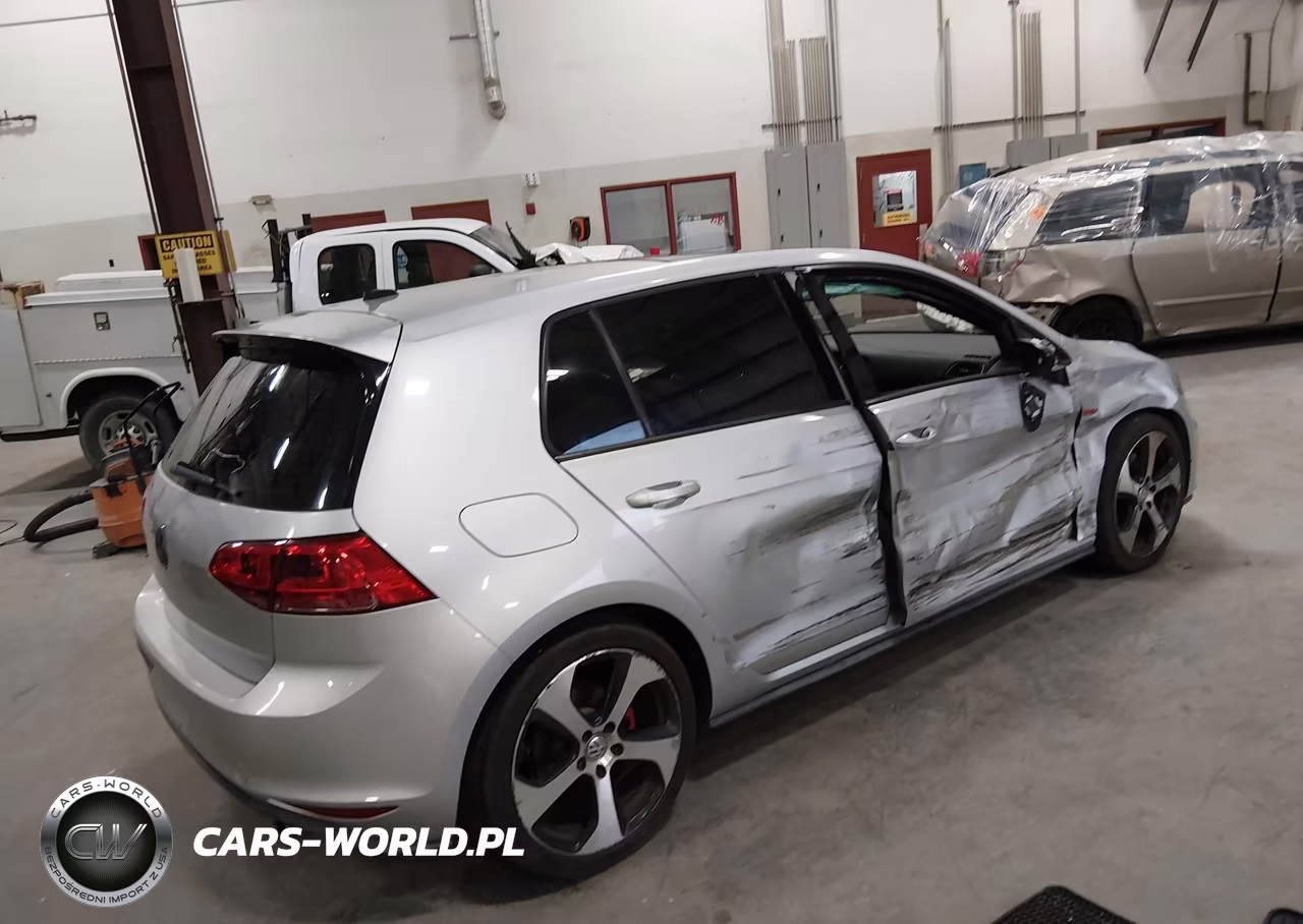2015 Volkswagen Golf Gti 2.0T Se 4-Door VIN:3VW5T7AUXFM063911 - 4