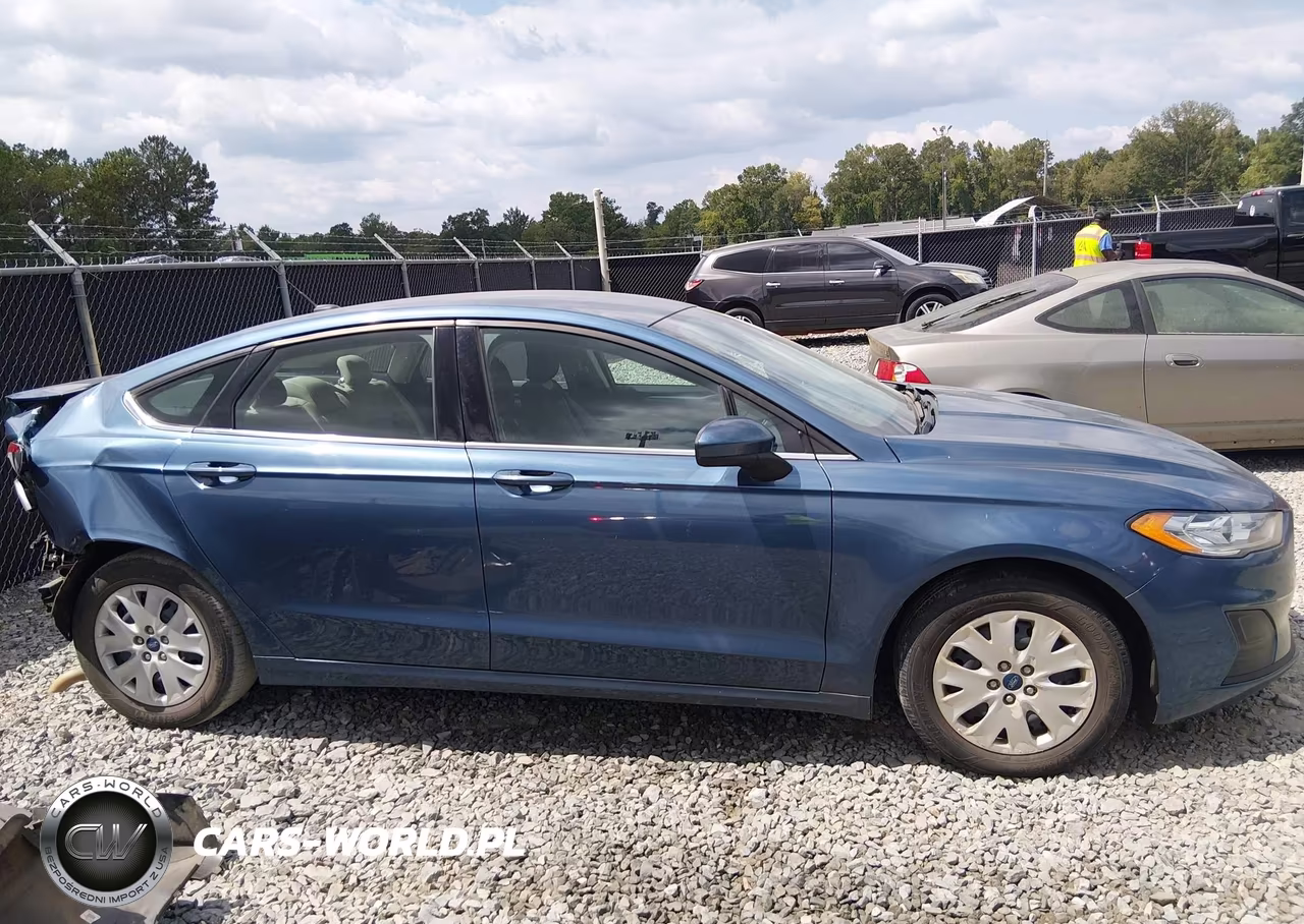 2019 Ford Fusion S VIN:3FA6P0G75KR160134 - 13