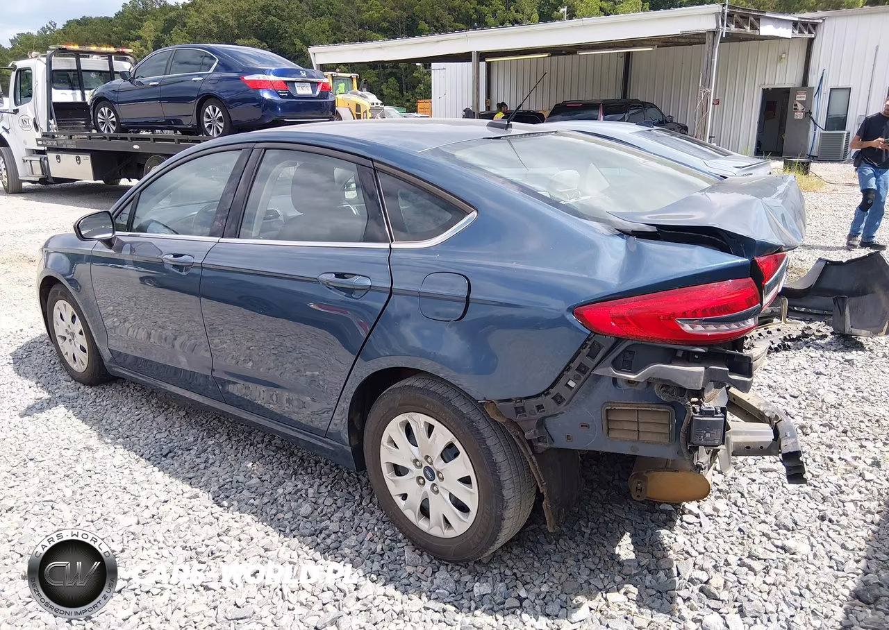 2019 Ford Fusion S VIN:3FA6P0G75KR160134 - 3