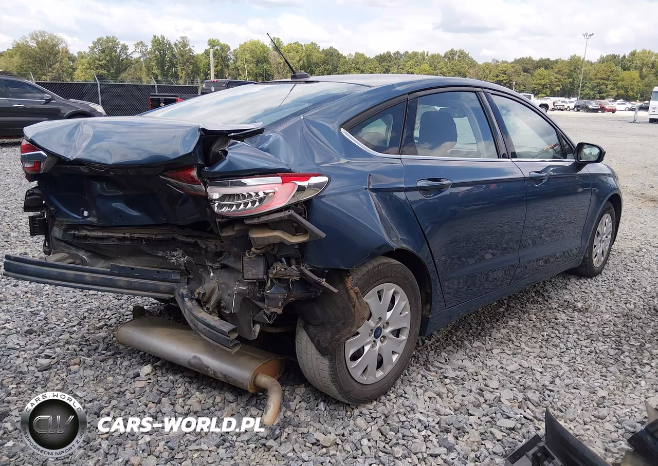 2019 Ford Fusion S VIN:3FA6P0G75KR160134 - 4