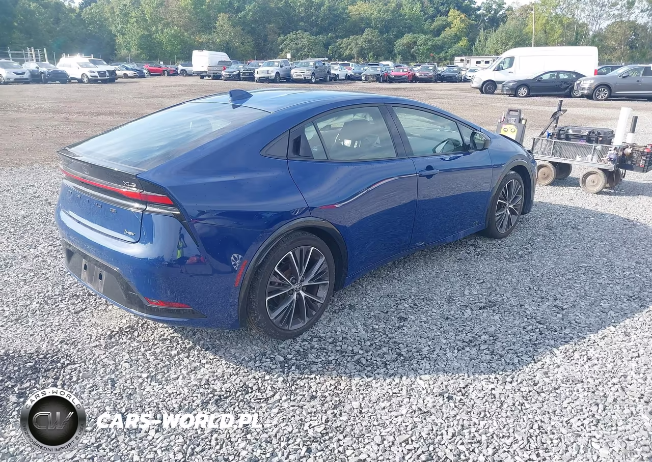 2023 Toyota Prius Xle Awd-E VIN:JTDADABU6P3007137 - 4