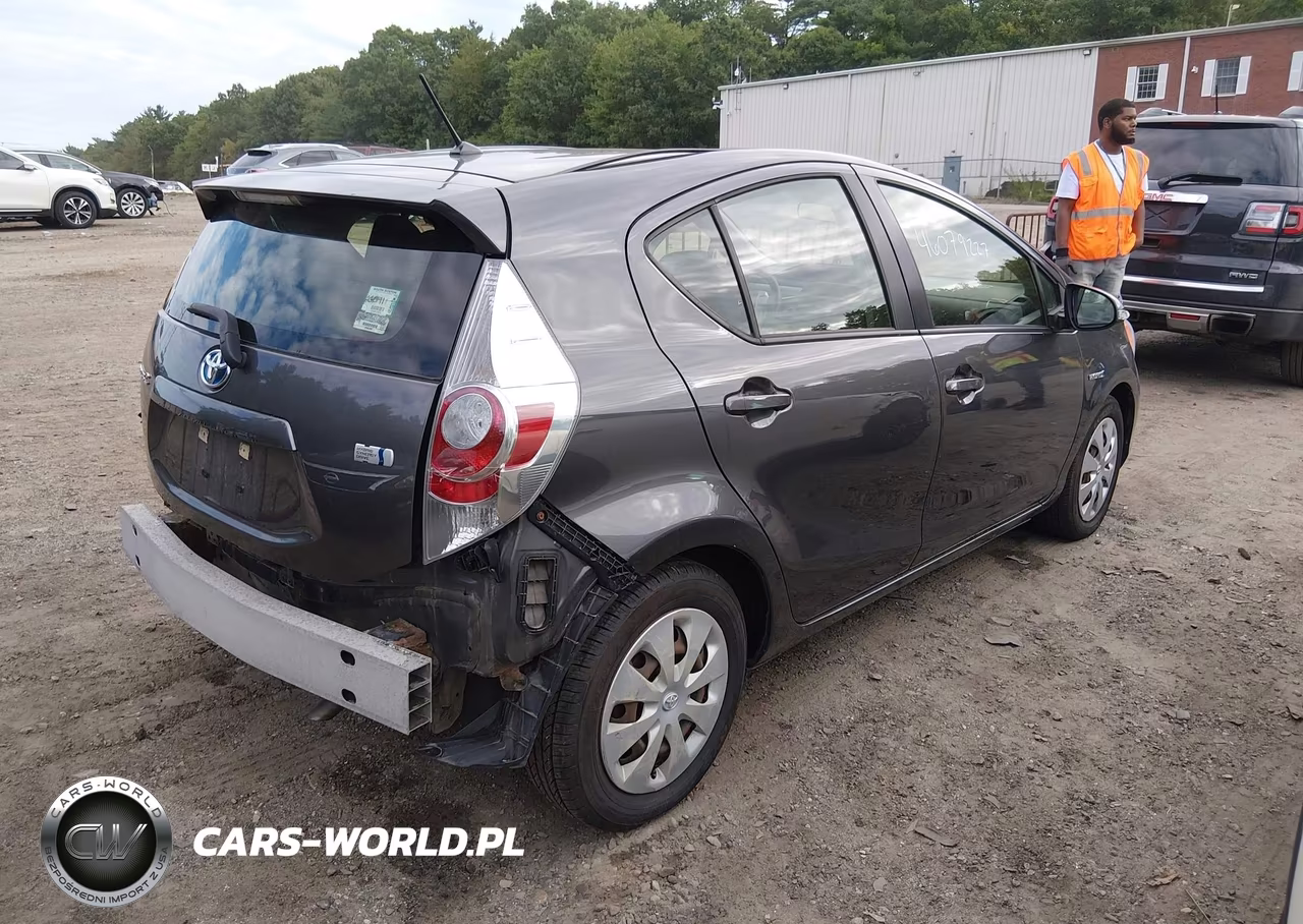 2012 Toyota Prius C One VIN:JTDKDTB35C1500403 - 4