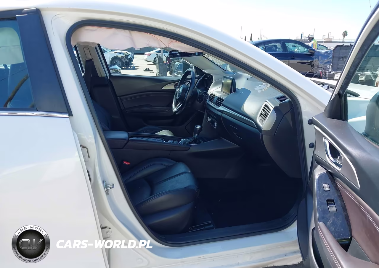 2018 Mazda Mazda3 Touring VIN:3MZBN1V31JM202375 - 5