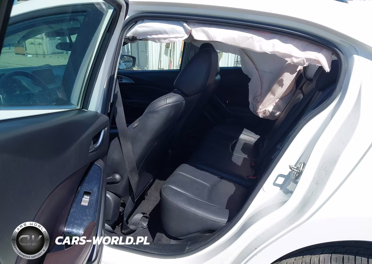 2018 Mazda Mazda3 Touring VIN:3MZBN1V31JM202375 - 8