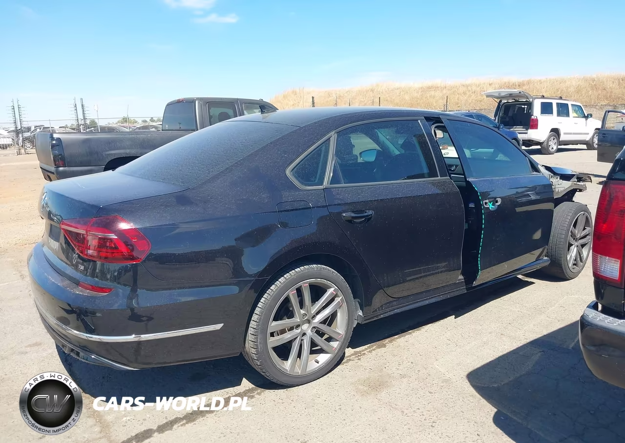 2018 Volkswagen Passat 2.0T R-Line-2.0T S VIN:1VWAA7A30JC039767 - 12
