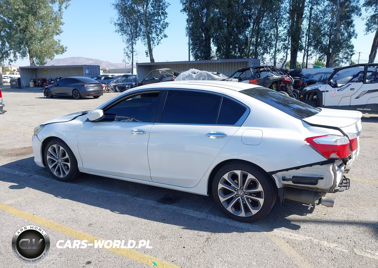 2015 Honda Accord Sport VIN:1HGCR2F52FA135809 - 17