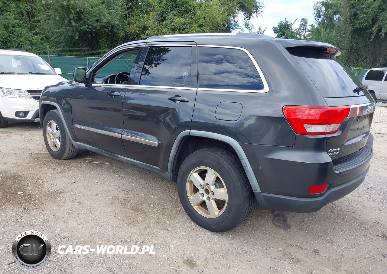 2011 Jeep Grand Cherokee Laredo VIN:1J4RR4GG1BC530156 - 3
