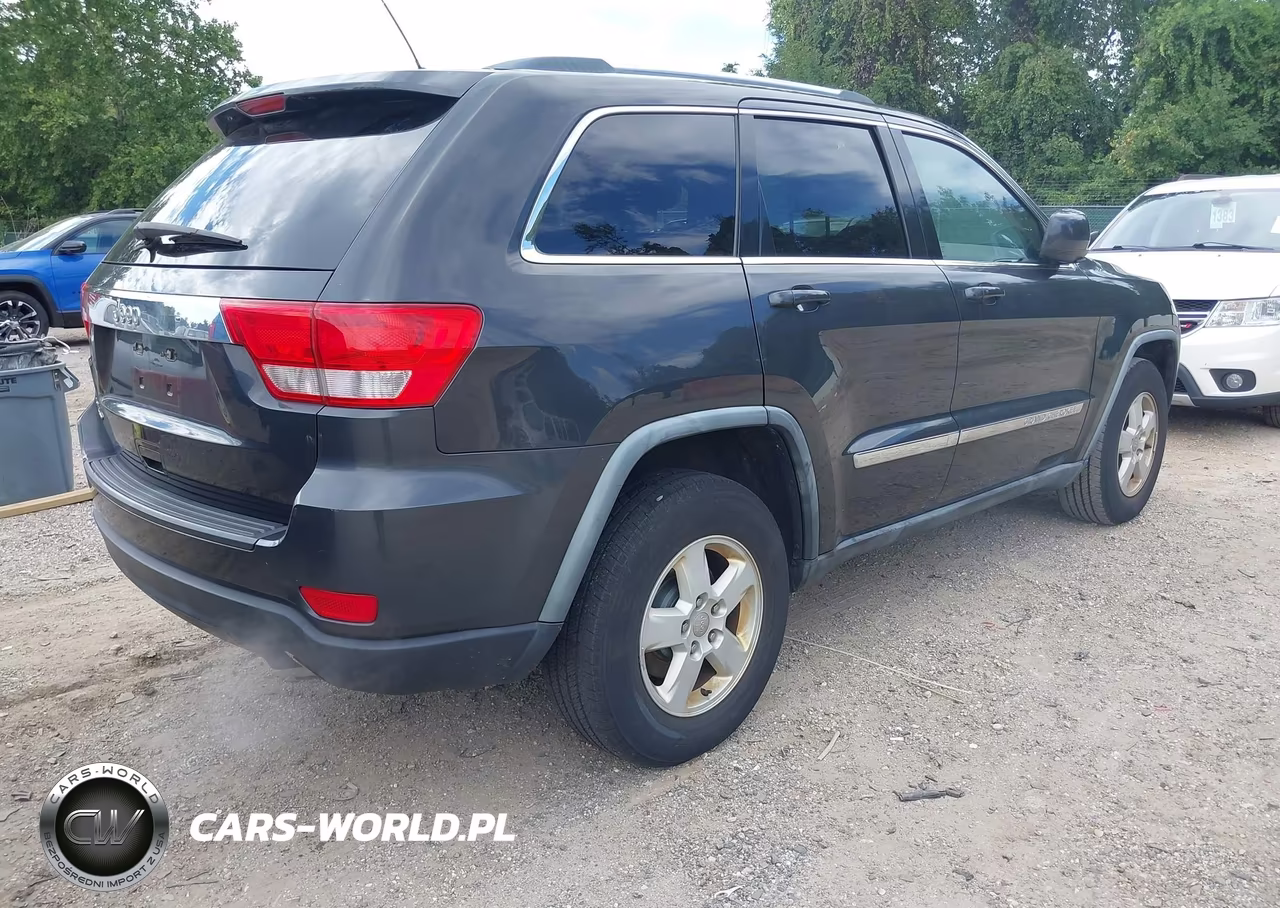 2011 Jeep Grand Cherokee Laredo VIN:1J4RR4GG1BC530156 - 4