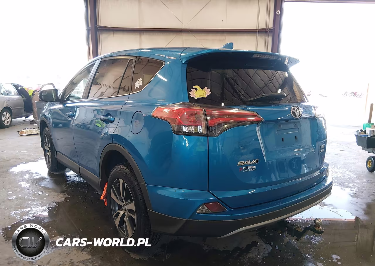 2018 Toyota Rav4 Xle VIN:2T3RFREV7JW813542 - 3