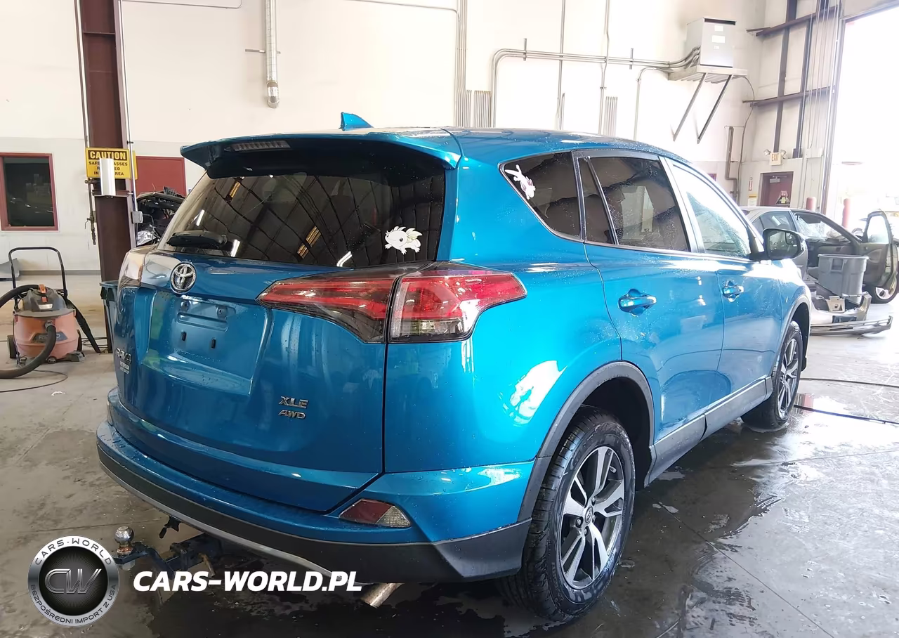 2018 Toyota Rav4 Xle VIN:2T3RFREV7JW813542 - 4