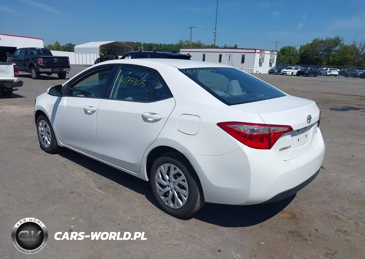 2017 Toyota Corolla Le VIN:5YFBURHE0HP654435 - 3