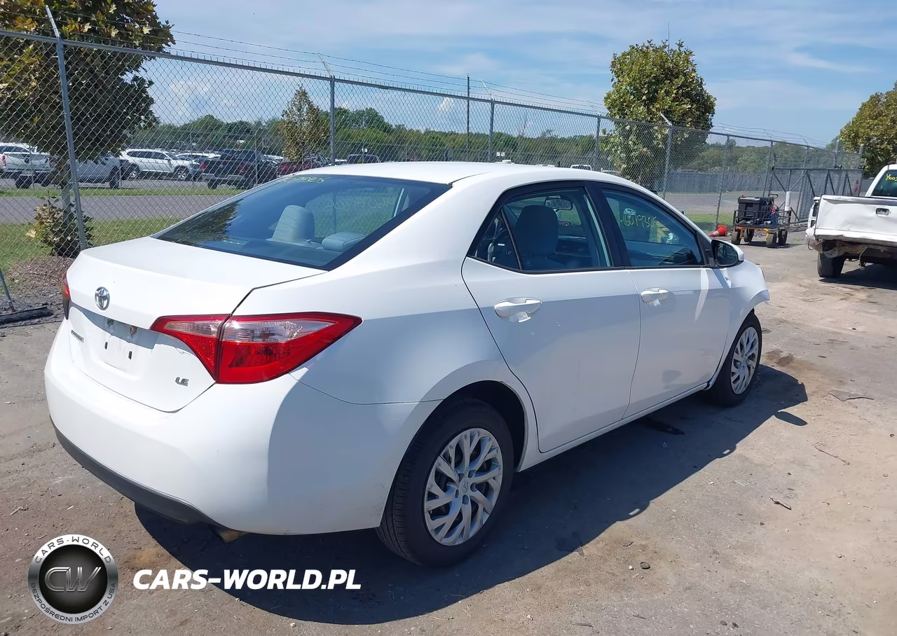 2017 Toyota Corolla Le VIN:5YFBURHE0HP654435 - 4