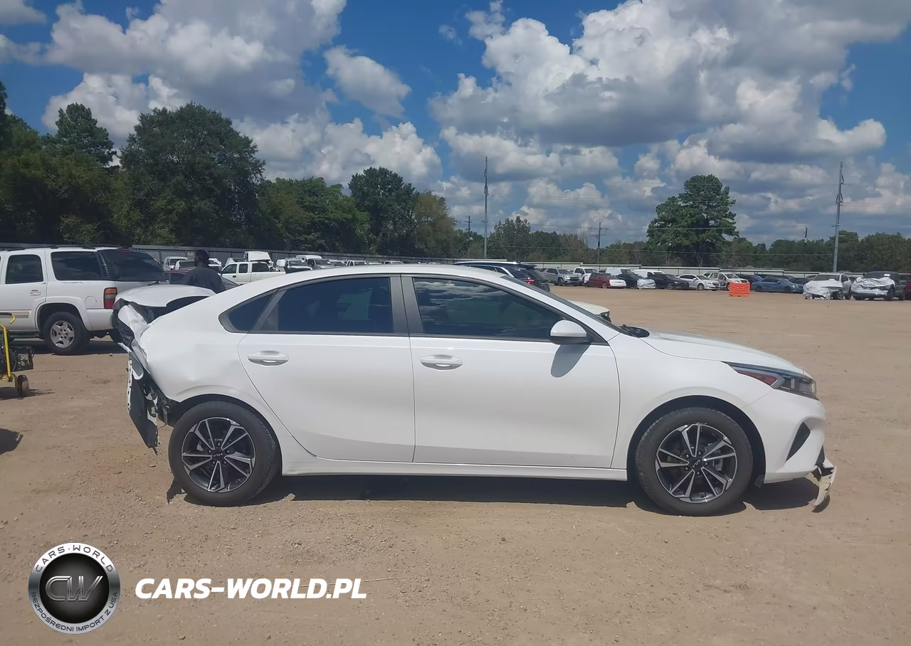 2023 Kia Forte Lxs VIN:3KPF24ADXPE688751 - 14
