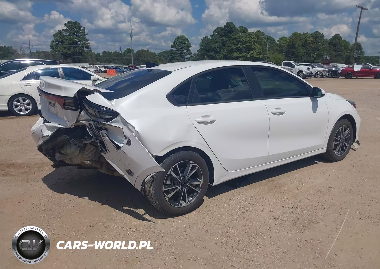 2023 Kia Forte Lxs VIN:3KPF24ADXPE688751 - 4