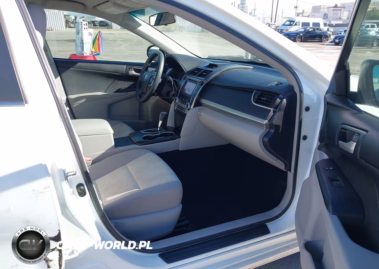 2014 Toyota Camry Le VIN:4T4BF1FKXER411395 - 5