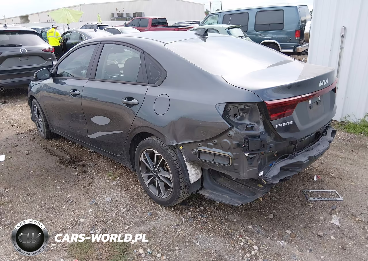 2023 Kia Forte Lxs VIN:3KPF24AD3PE512883 - 3