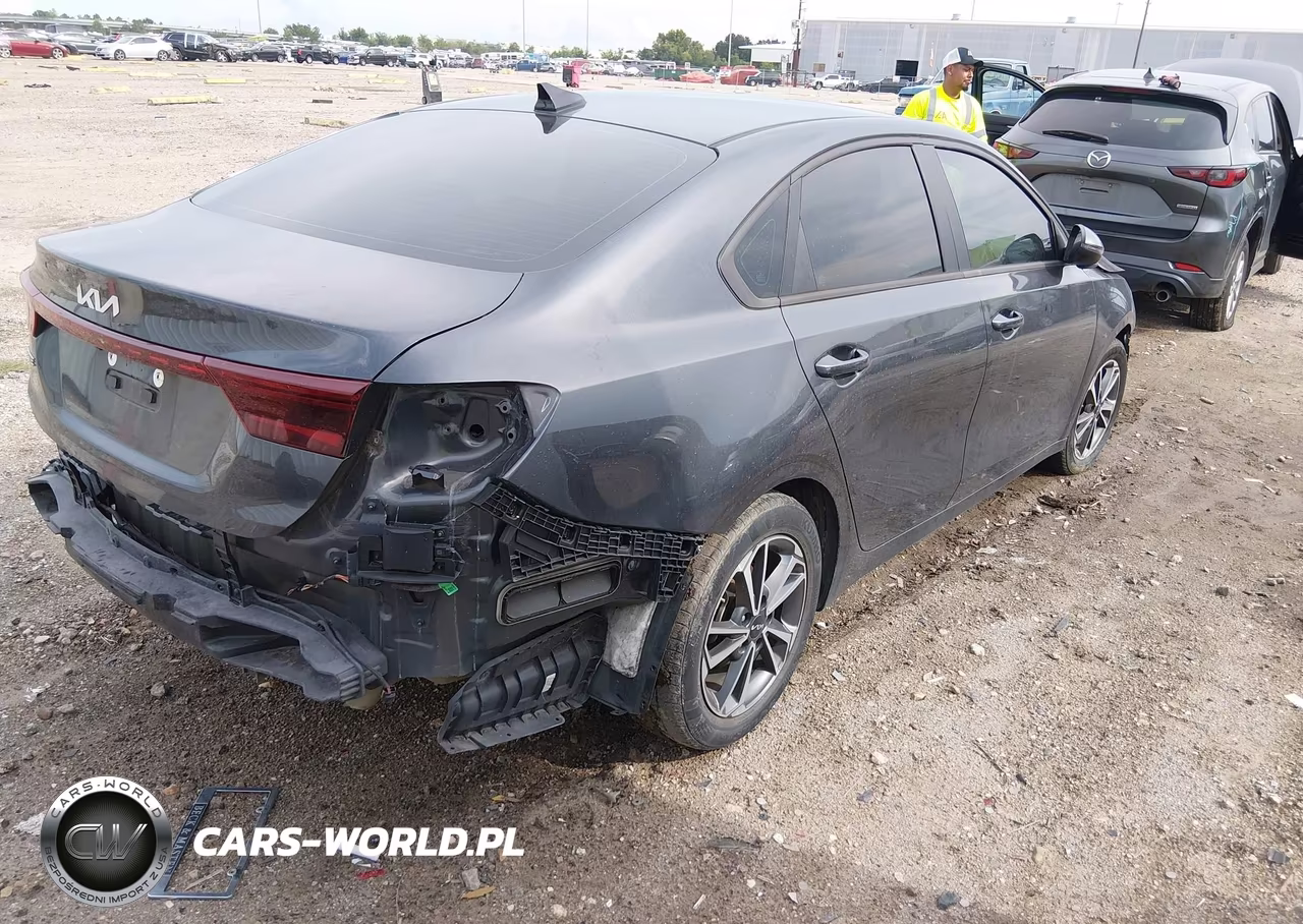 2023 Kia Forte Lxs VIN:3KPF24AD3PE512883 - 4