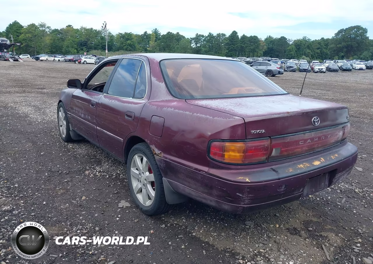 1993 Toyota Camry Le VIN:4T1SK12E9PU272613 - 3