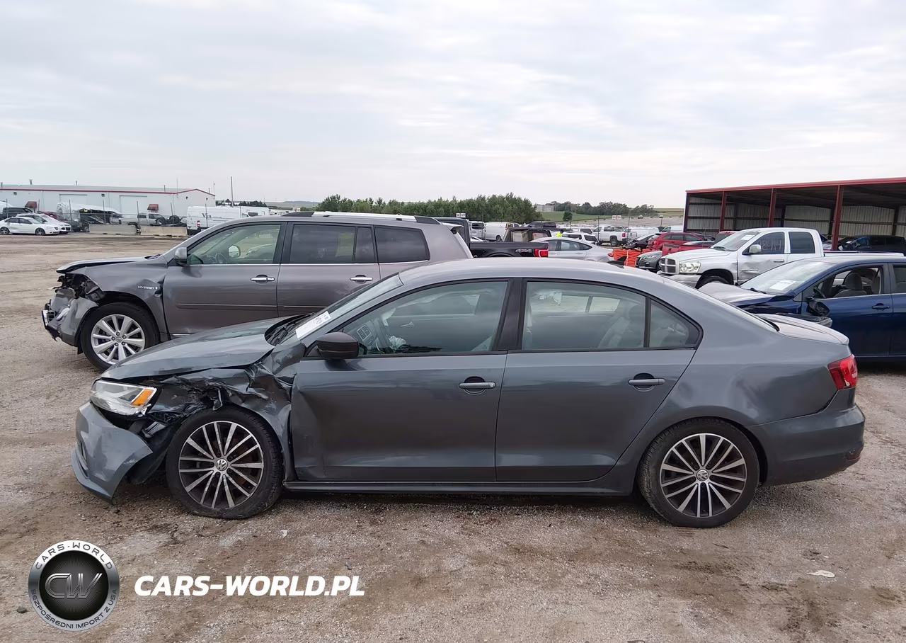 2015 Volkswagen Jetta 1.8T Sport VIN:3VWD17AJ1FM420884 - 14