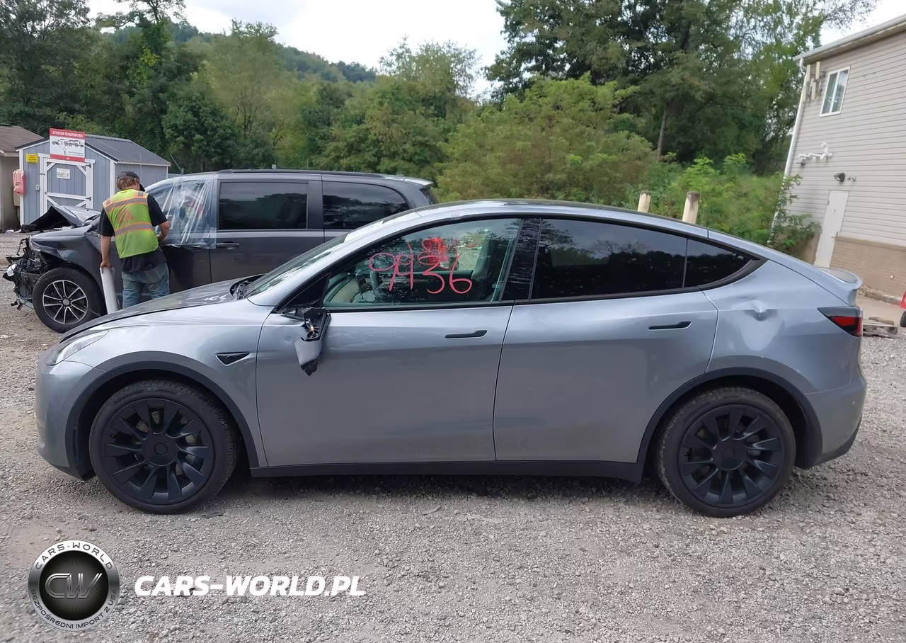 2024 Tesla Model Y Long Range Dual Motor All-Wheel Drive VIN:7SAYGDEE2RA328416 - 14