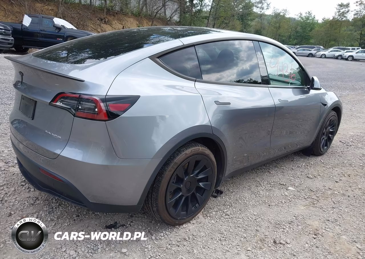 2024 Tesla Model Y Long Range Dual Motor All-Wheel Drive VIN:7SAYGDEE2RA328416 - 4